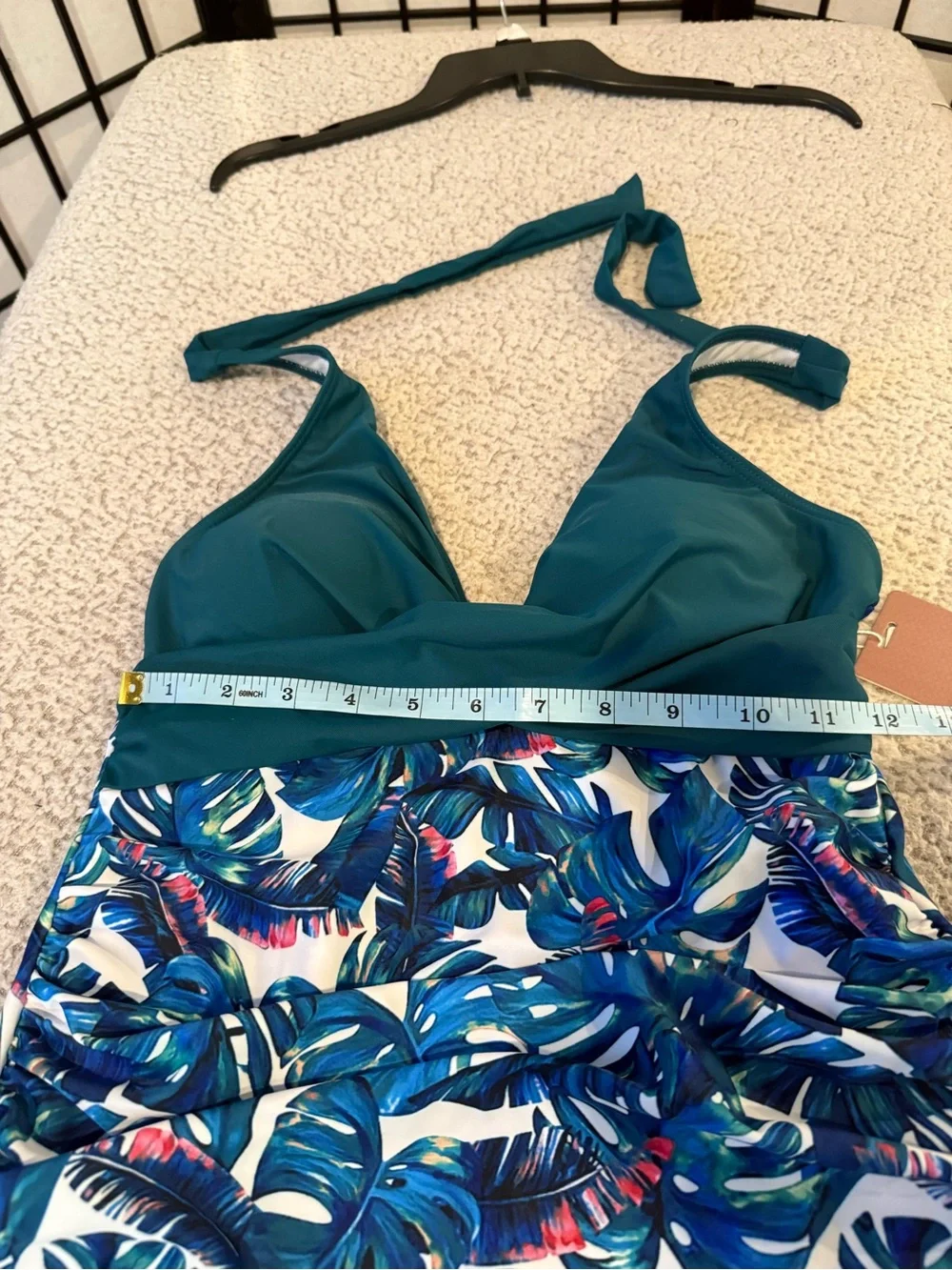 ✨ NWT Tropical Leaf Print One Piece Swimsuit Halter‎ Ruched Medium ✨